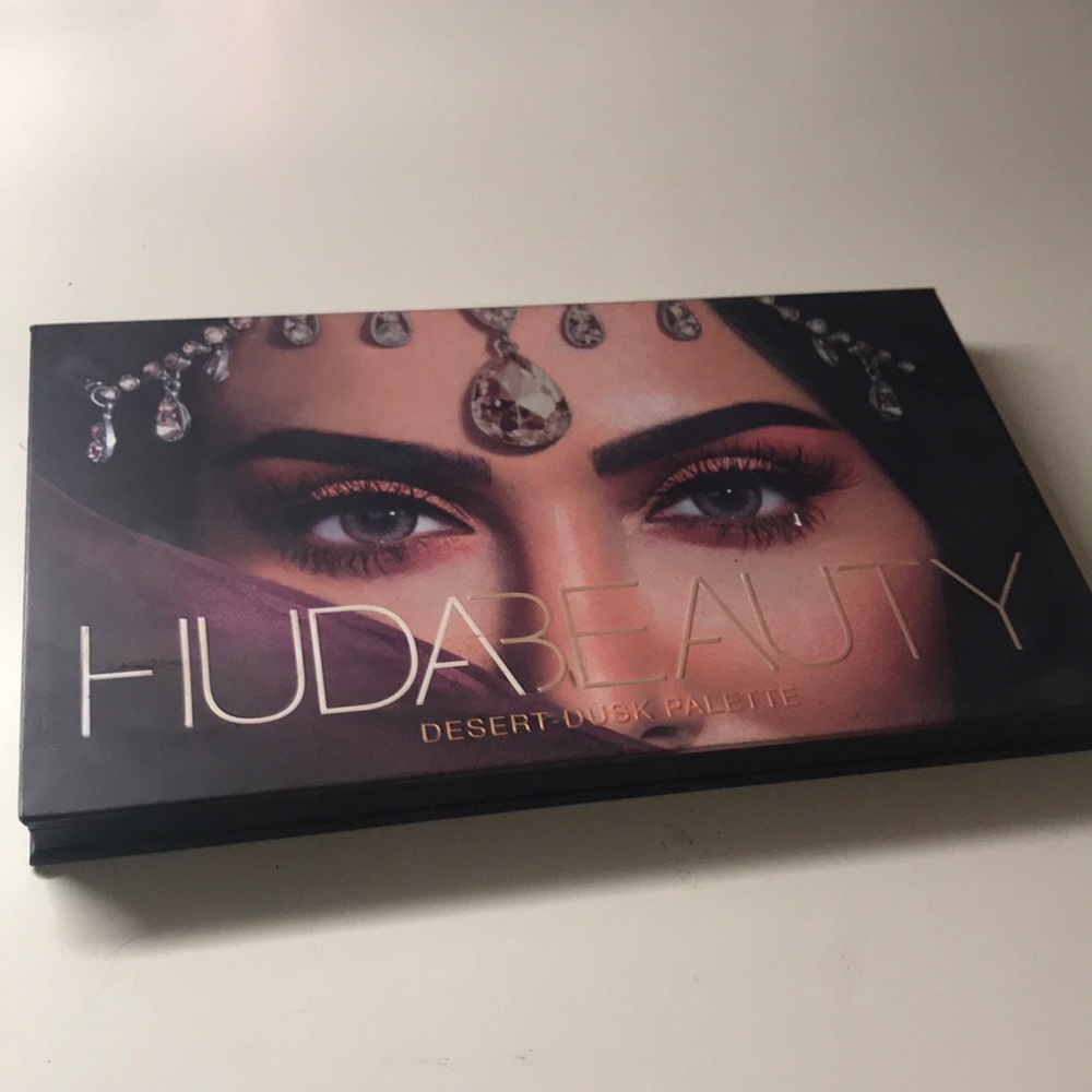 Huda Beauty Desert Dusk Palette💫